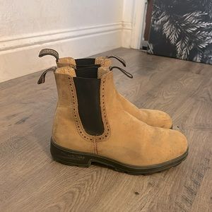 Blundstone buckskin leather boots. Rugged and cute with skirts or jeans.